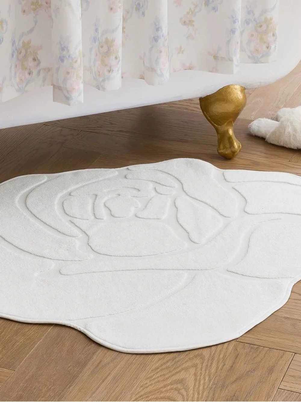 LoveShackFancy White Rose Bath Mat - Plush Floral Accent